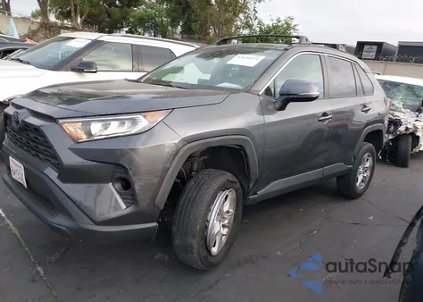 2021 Toyota Rav4 Xle z USA, uszkodzony, nr VIN 2T3W1RFVXMC136069